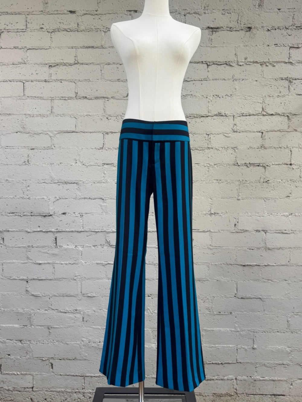 Alice + Olivia Olivia Fit-and-Flare Bootcut Pants Positano Stripe Size 6 - Picture 4 of 16
